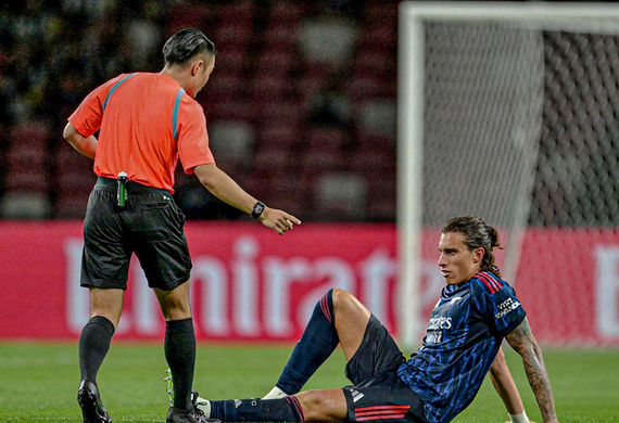 Arsenal lo sốt vó vì Calafiori chấn thương